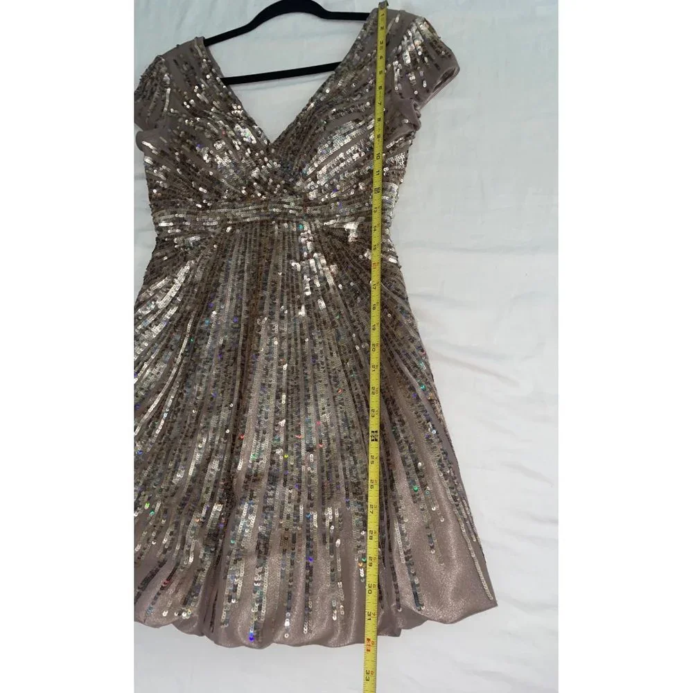 JOVANi Cap Sleeve V-neck Mini Gold Iridescent Sequins Size 4 party new year prom - Picture 7 of 9